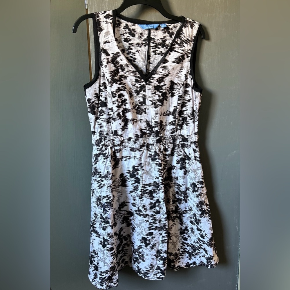 Simply Vera Vera Wang dress MED cotton white grey black Fit and flare EUC